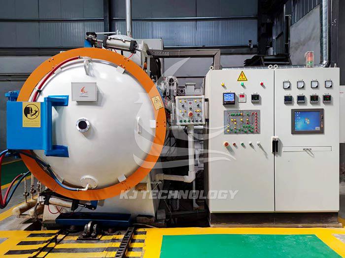 Industrial vacuum oil quenching furnace (click on the picture to view product details)